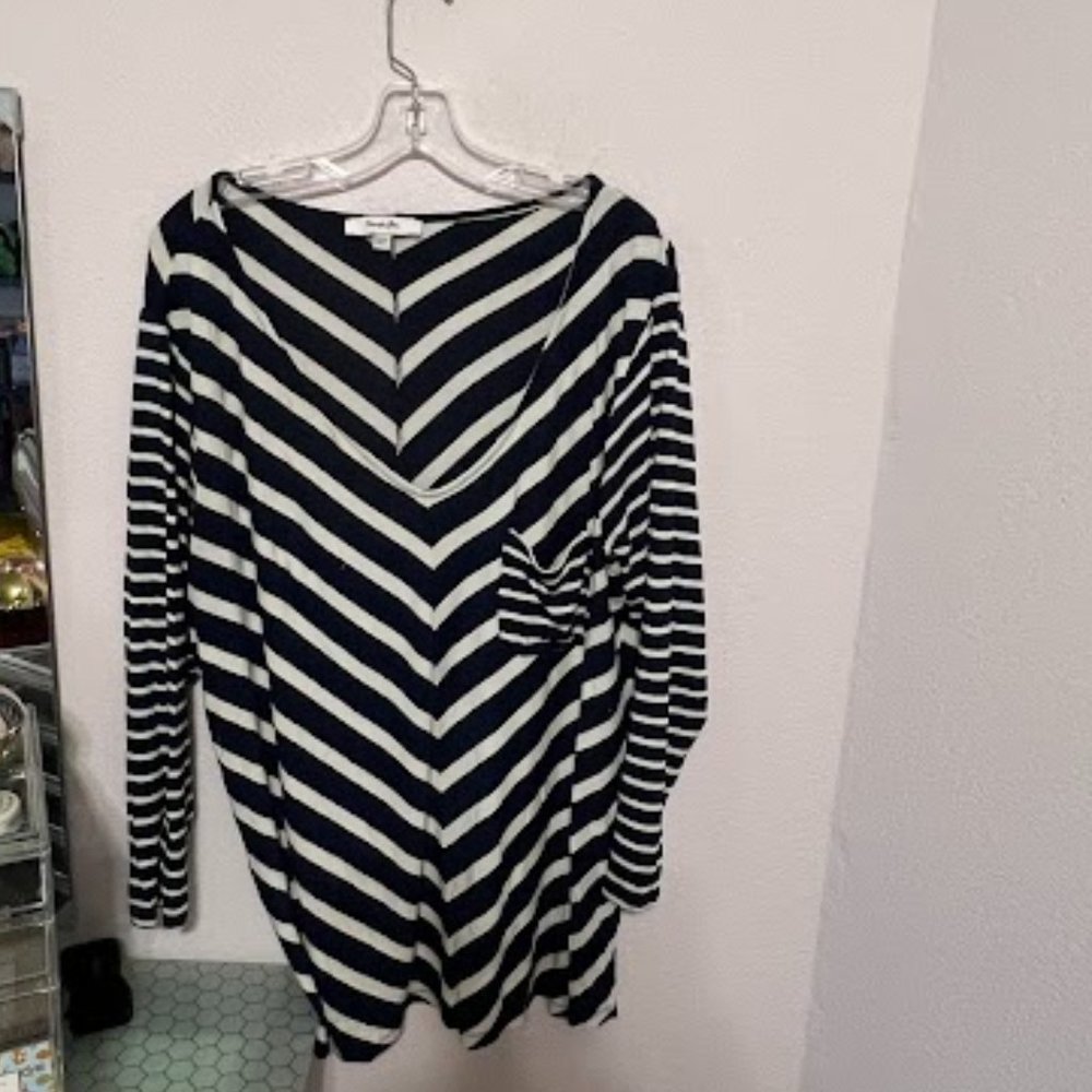 Simply Be Chevron print Size 30 long sleeve V-neck